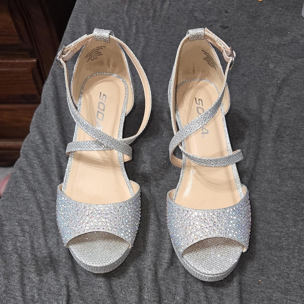 Soda Women's Sparkling Silver Heels